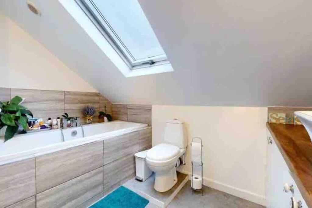 Love Lancing By The Sea With Optional Large Hot Tub Sleeps Up To 8 & Free Parking Villa Luaran gambar