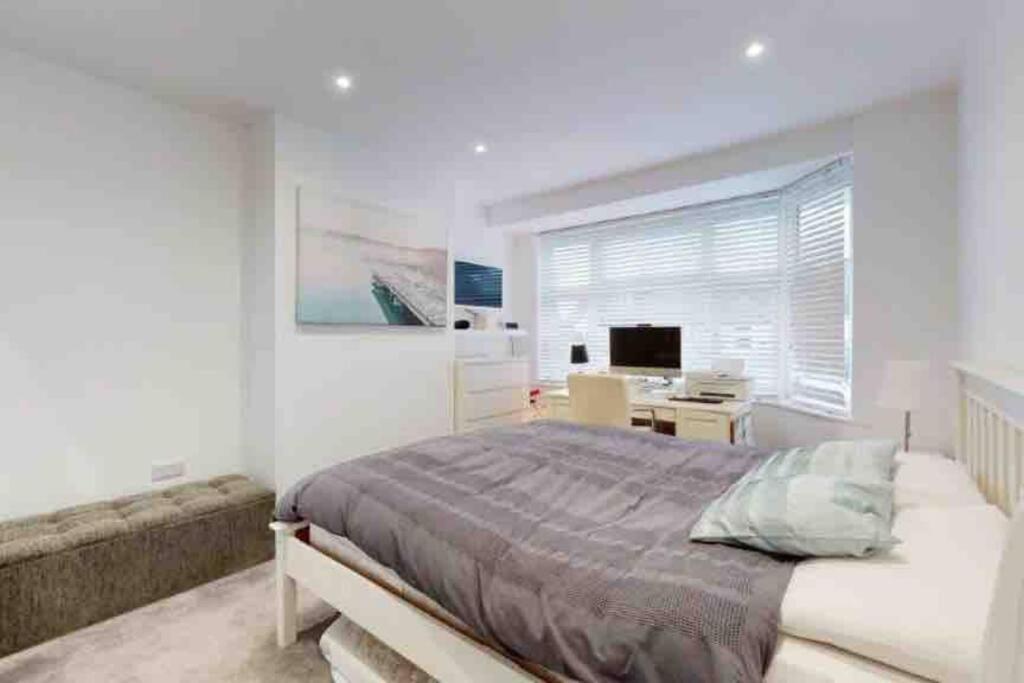Love Lancing By The Sea With Optional Large Hot Tub Sleeps Up To 8 & Free Parking Villa Luaran gambar