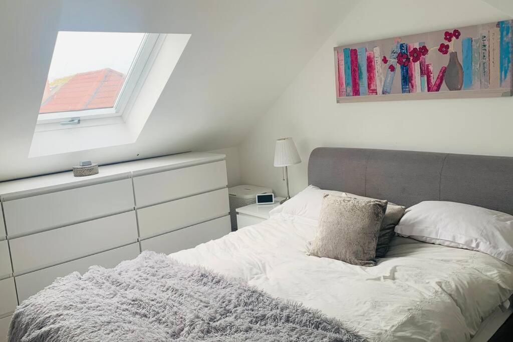 Love Lancing By The Sea With Optional Large Hot Tub Sleeps Up To 8 & Free Parking Villa Luaran gambar